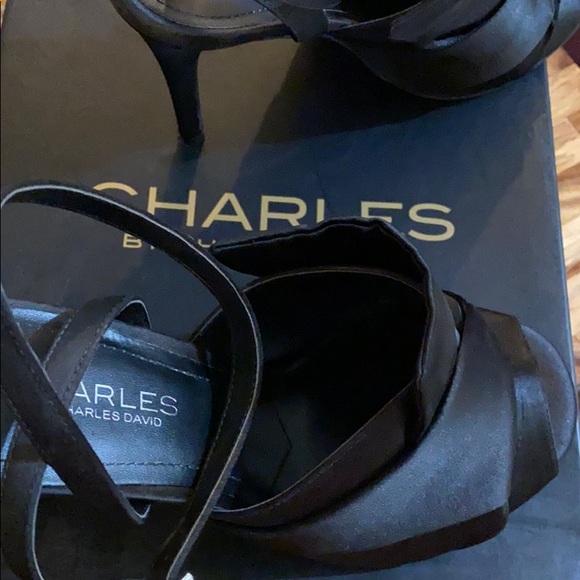 Beautiful wrap around the ankle shoe - Picture 4 of 4